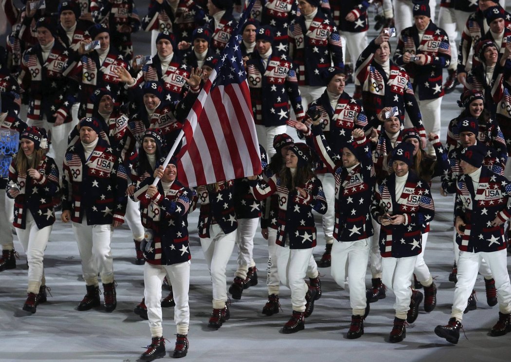 Výprava Spjených států amerických na ploše olympijského stadionu