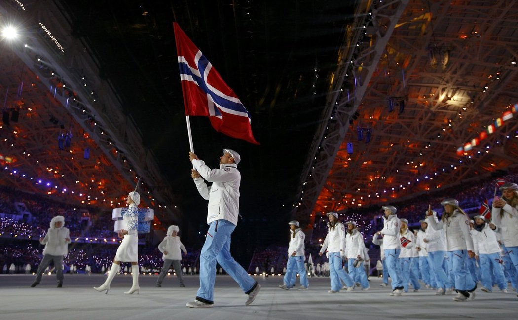 Norská výprava přichází před nadšené fanoušky