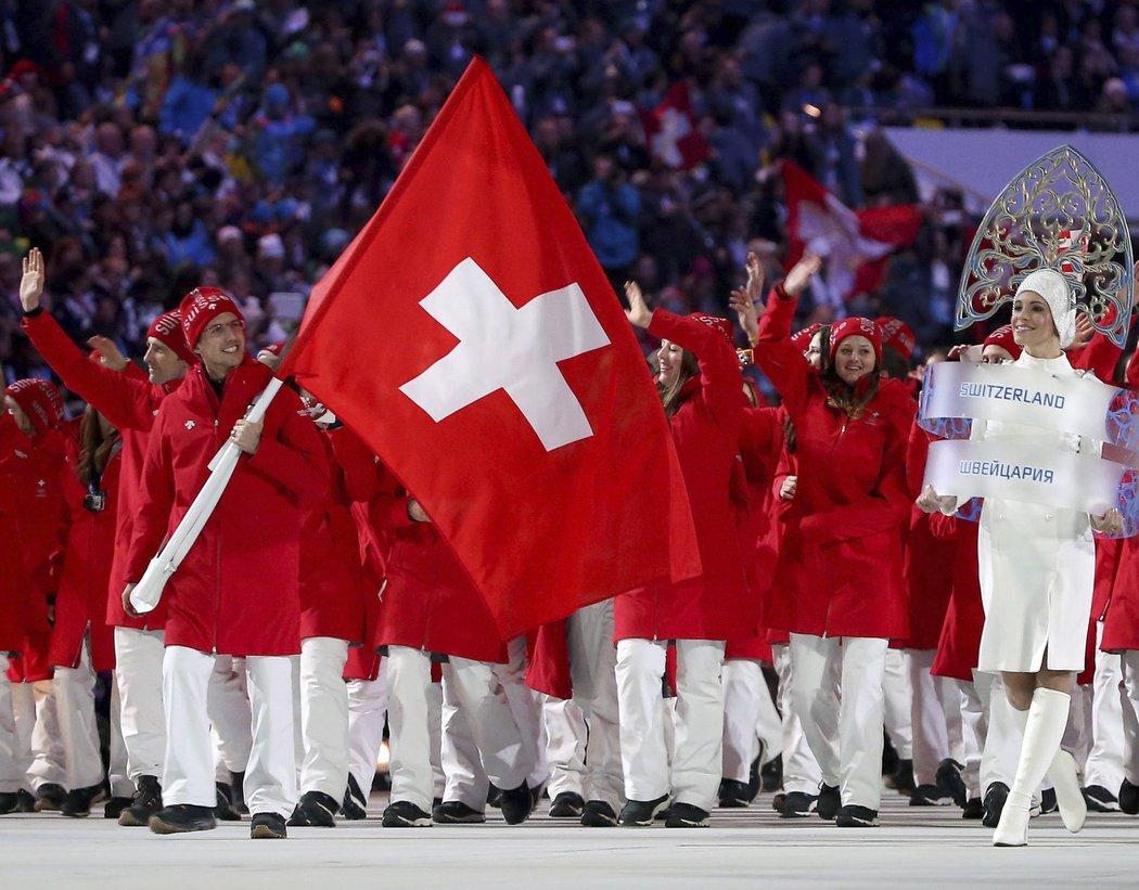Švýcarská výprava zdraví fanoušky na olympijském stadionu v Soči