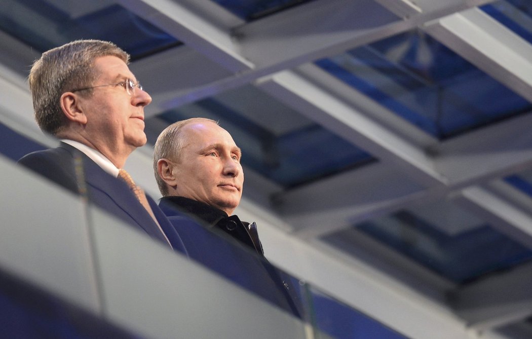 Prezident Vladimir Putin a předseda Mezinárodního olympijského výboru Thomas Bach