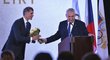 Prezident Miloš Zeman posílá květinu Martině Sáblíková