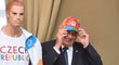 Prezident Miloš Zeman si vyzkoušel olympijskou čepici