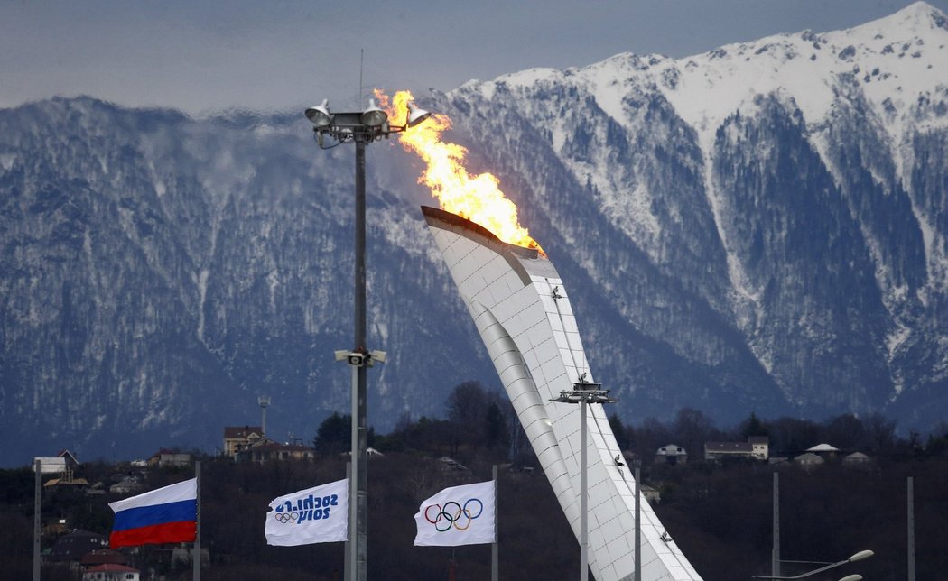 Hoří! Ruští pořadatelé už zapálili olympijský oheň. To aby se vyhnuli případnému trapasu při slavnostním zahájení