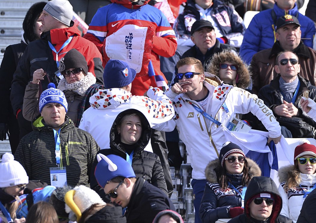 Fanoušci při zlatém závodě Evy Samkové ve snowboardcrossu