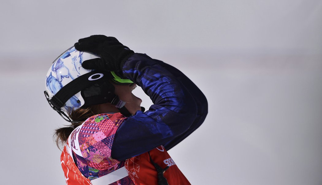 Fakt jsem vyhrála? Eva Samková těsně poté, co ve snowboardcrossu dojela na prvním místě