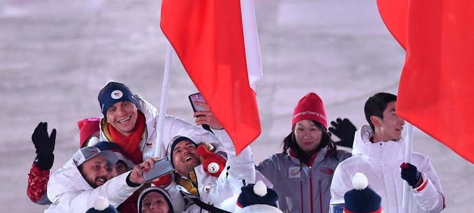 Hromadné selfie s Ester Ledeckou na závěrečném ceremoniálu