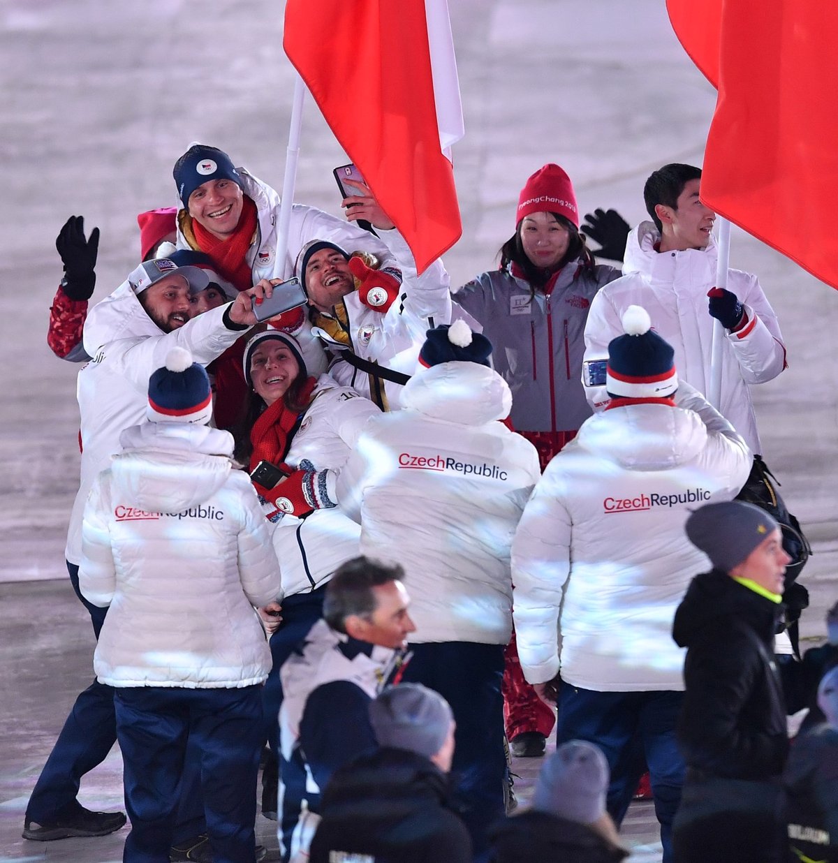 Hromadné selfie s Ester Ledeckou na závěrečném ceremoniálu