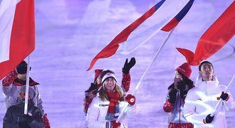 Olympiáda v Koreji skončila! Štafetu převzal Peking, Ledecká nesla vlajku