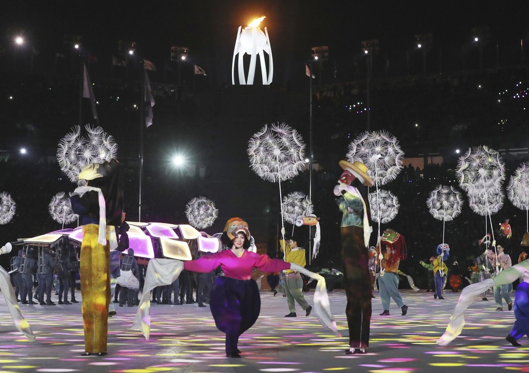 Malebné scény z korejské historie a kultury na slavnostním ukončení olympiády v Pchjongčchangu