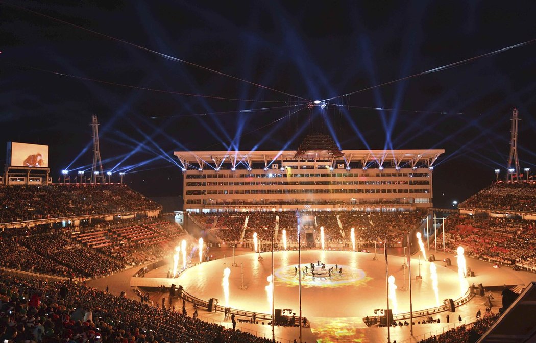 Ohňová show při slavnostním zakončení olympijských her