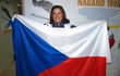 Eva Samkovou s českou vlajkou. Tu díky rozhodnutí ostatních olympioniků ponese i na zahájení ZOH v Pchjongčchangu.