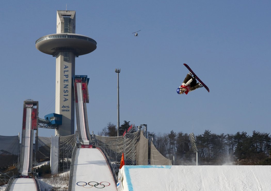 První olympijskou vítězkou ve snowboardové disciplíně Big Air se stala Rakušanka Anna Gasserová