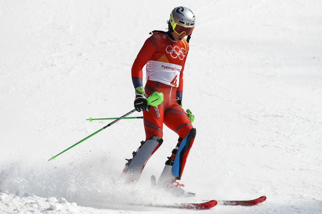 Favorizovaný Henrik Kristoffersen ve slalomu selhal