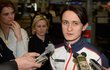 Martina Sáblíková mluví s novináři před odletem na olympiádu Martina Sáblíková mluví s novináři před odletem na olympiádu