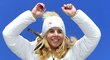 Hop pro zlato. Druhé! Ester Ledecká při medailovém ceremoniálu za paralelní obří slalom snowboardistek