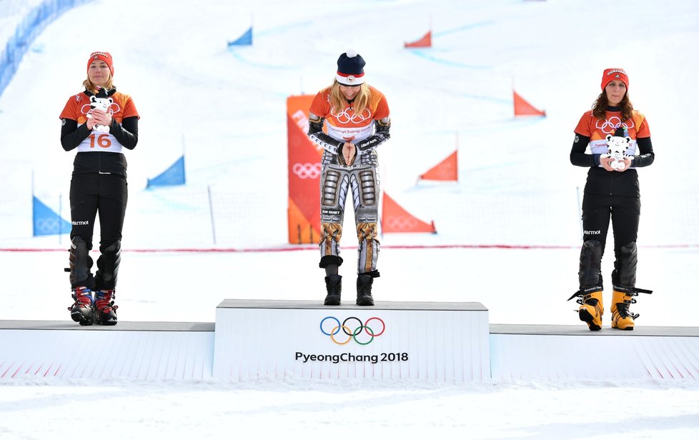 Poklona dvojnásobné olympijské šampionky Ester Ledecké na stupních vítězů