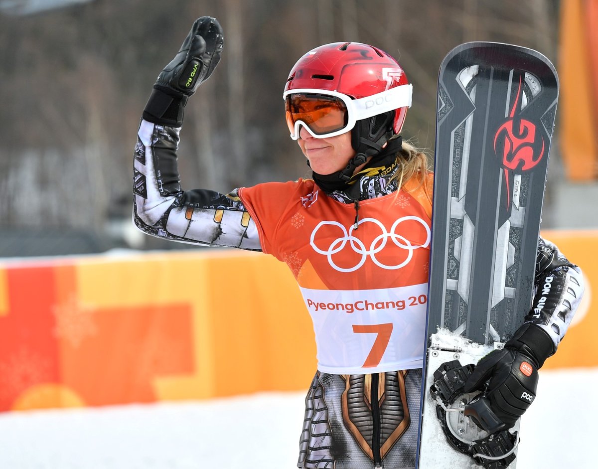 Ester Ledecká v cíli svého zlatého závodu na snowboardu