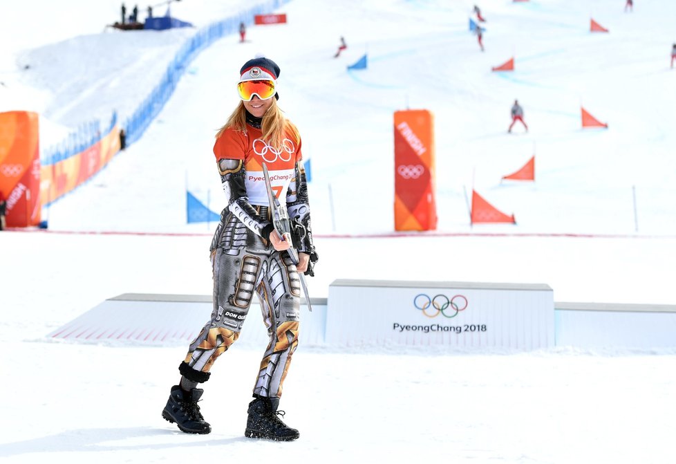 Ester Ledecká ve své robotí kombinéze už jako dvojnásobná olympijská vítězka