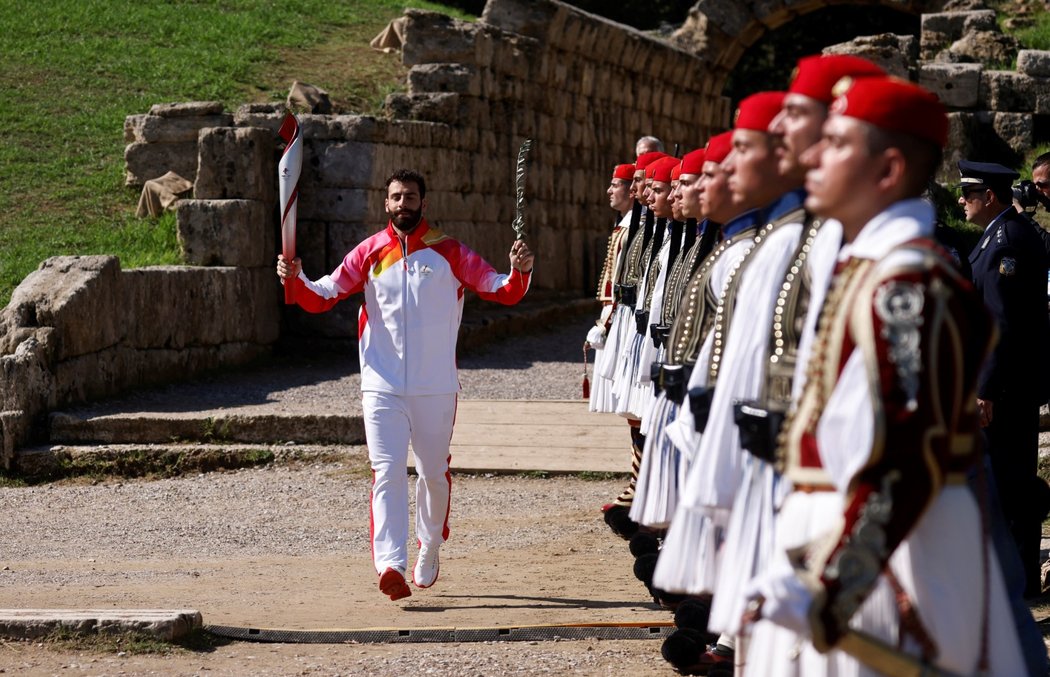 V řecké Olympii byl před několika dny zapálen oheň pro ZOH v Pekingu