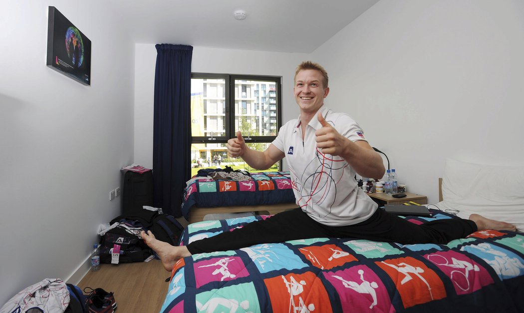 Londýn 2012: Gymnasta Martin Konečný ve svém pokoji.