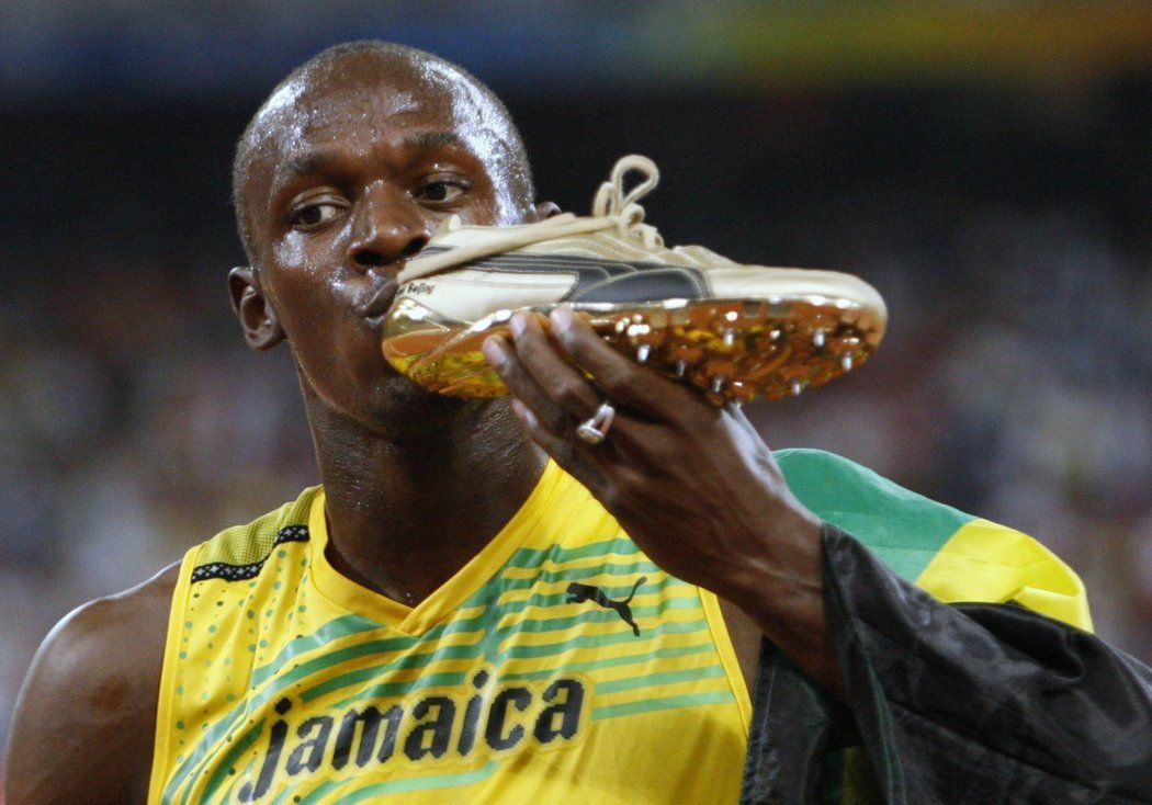 Usain Bolt se svou vítěznou zlatou botou