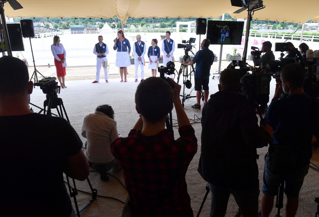 Olympionici budou v Tokiu nastupovat v oblečení z modrotisku inspirovaného kroji