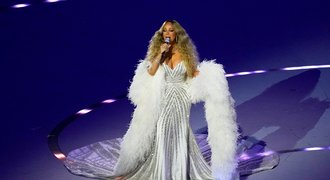 Mariah Carey, slavná americká zpěvačka, spustila na slavnostním zahájení ZOH 2026 v italštině