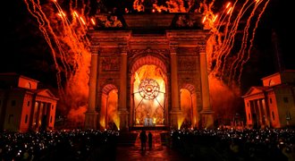 Olympijský oheň v Miláně už vzplál