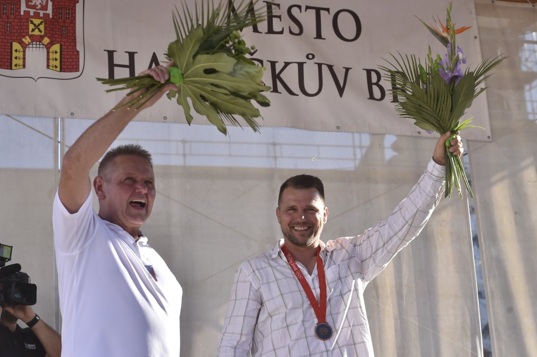 Zápasník Marek Švec dostal na slavnostním ceremoniálu v Havlíčkově Brodě bronzovou medaili z olympijských her v Pekingu z roku 2008