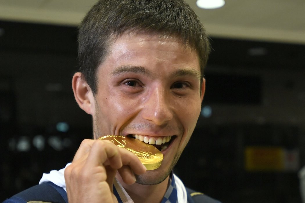 Kajakář Jiří Prskavec po příletu z olympijských her