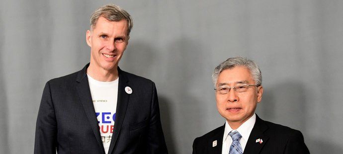 Předseda Českého olympijského výboru Jiří Kejval s japonským velvyslancem