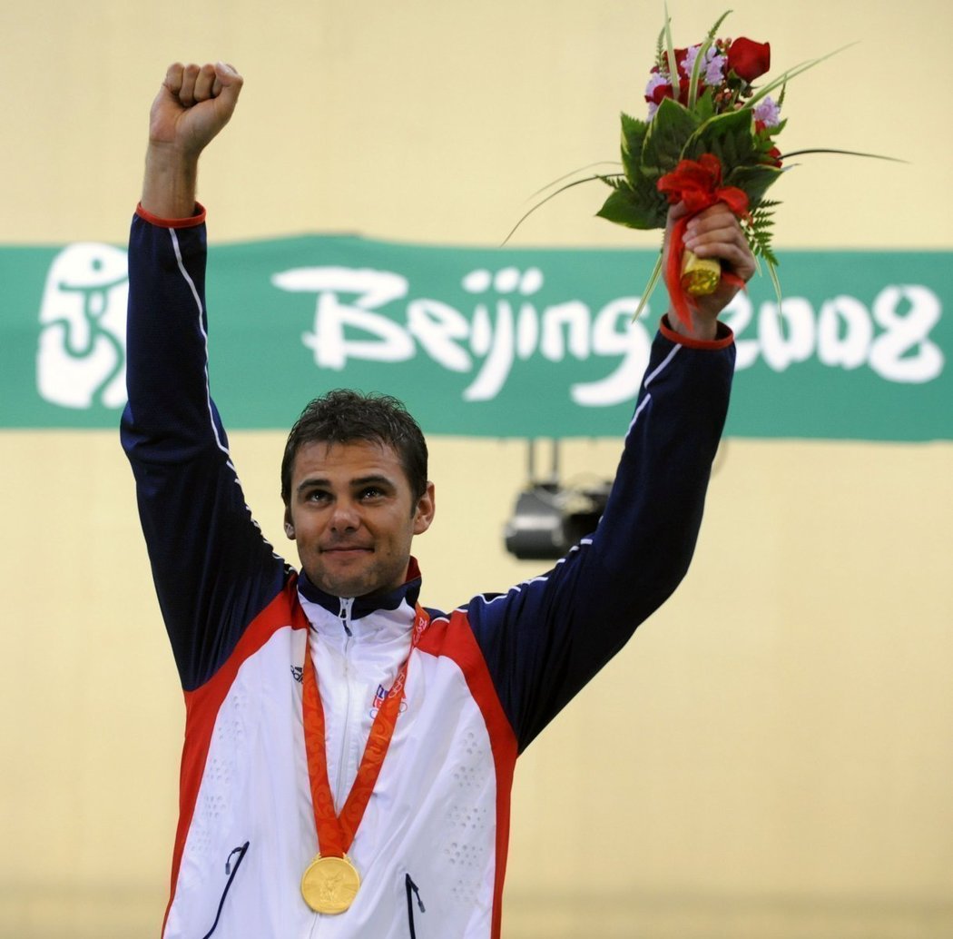 Střelec David Kostelecký slaví olympijské zlato v Pekingu v roce 2008