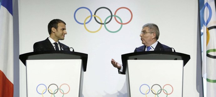 Za přidělení olympijských her lobboval u šéfa MOV Thomase Bacha také francouzský prezident Emmanuel Macron