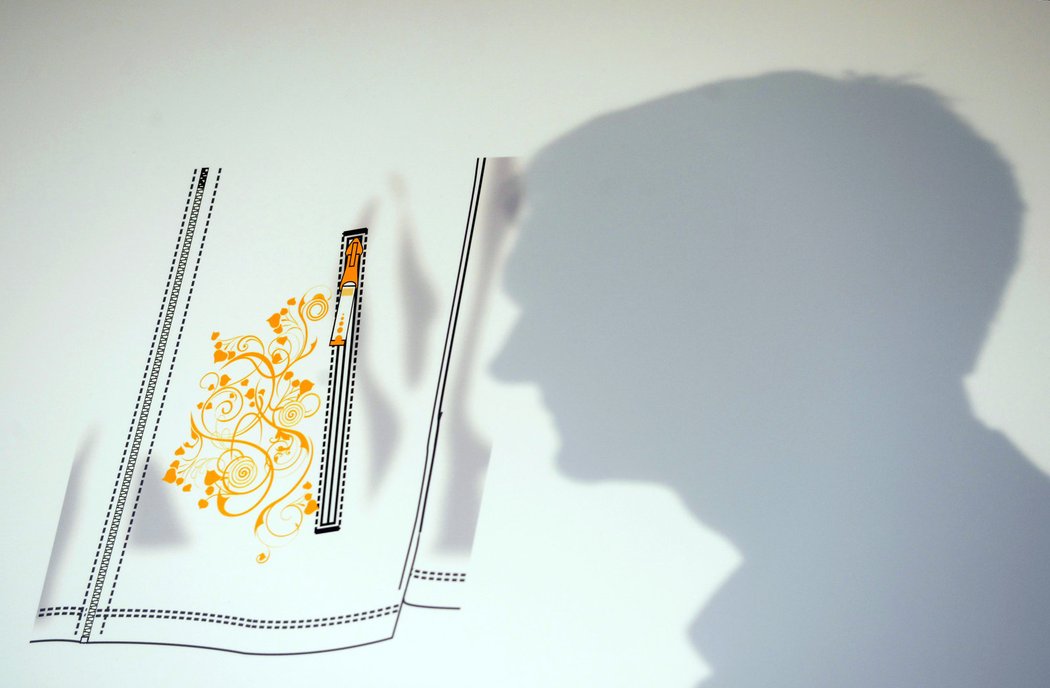 V Praze byly představeny 30. dubna vizuální motivy Českého olympijského týmu pro XXII. zimní olympijské hry v Soči 2014. Sportovci budou nosit oblečení se vzorem inspirovaným první československou poštovní známkou z dílny malíře Alfonse Muchy.