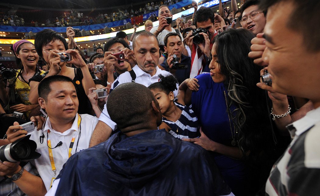 Kobe Bryant slaví olympijské zlato na olympiádě v Pekingu