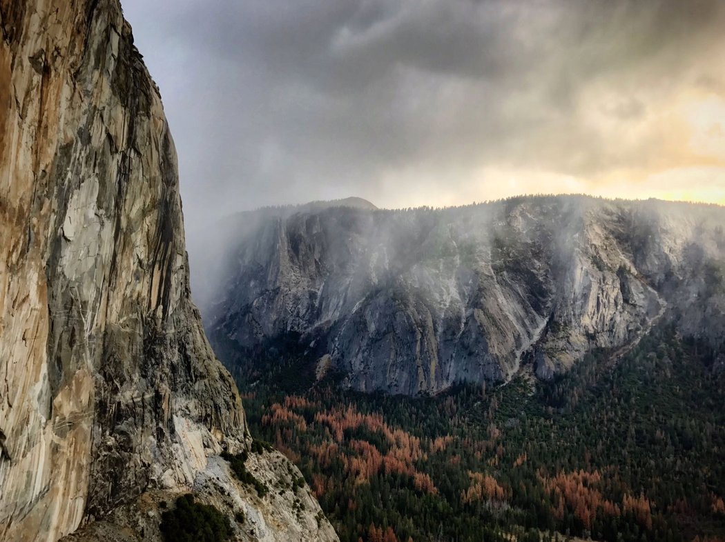 Takový výhled měl Adam Ondra při zdolávání Down Wallu