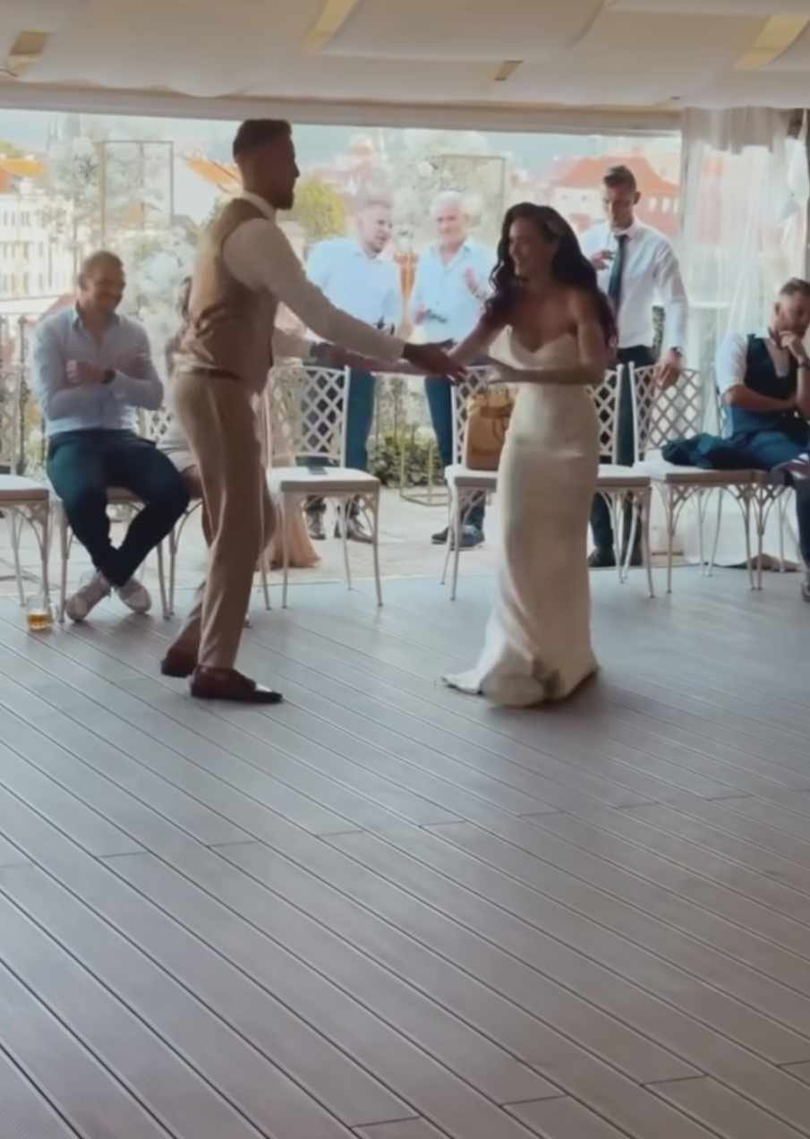První tanec tradičně patřil novomanželům