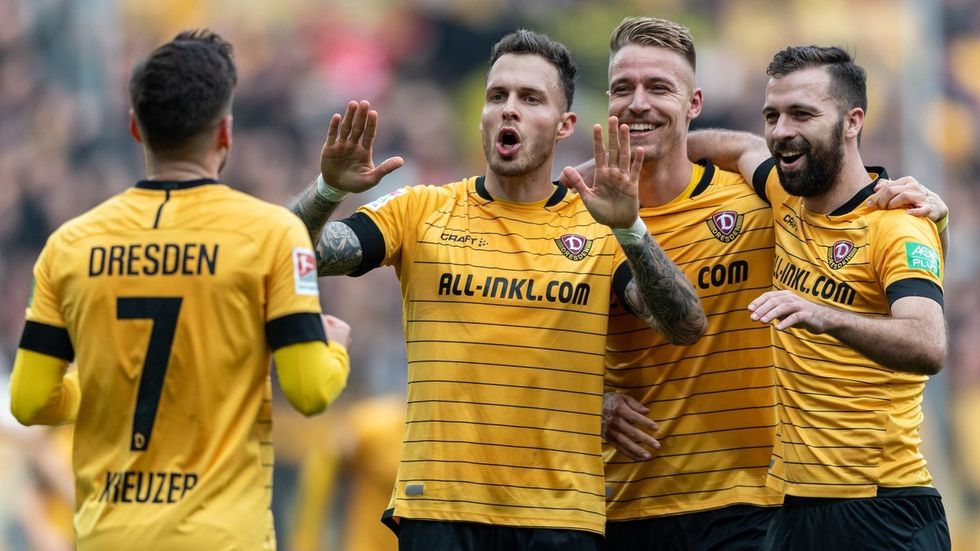 Ondřej Petrák (uprostřed) a Josef Hušbauer (vpravo) se aktuálně individuálně připravují s trenérem Romanem Nádvorníkem