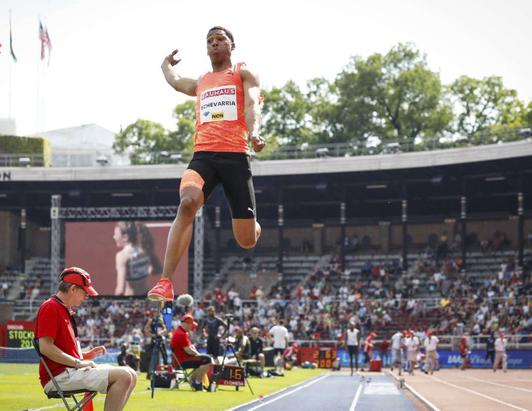 Může se Mike Powell třást? Juan Miguel Echevarría by mohl zaútočit na jeho rekord