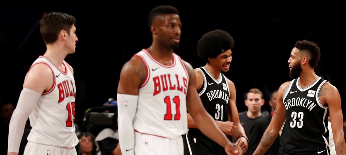 Brooklyn si proti Chicagu připsal třetí výhru v řadě, ale oba týmy jsou mimo play off