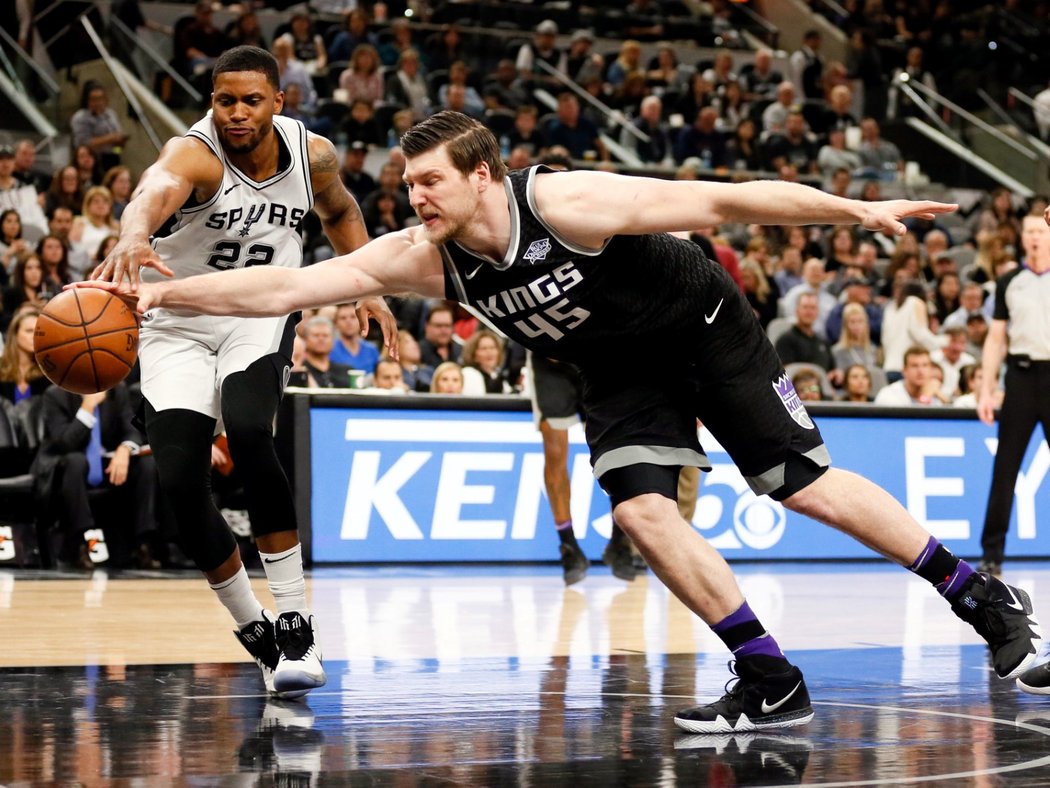 San Antonio zdolalo Sacramento 98:85 a slaví postup do play off!