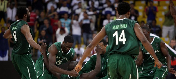 Basketbalisté Nigérie se radují z postupu na olympiádu do Londýna