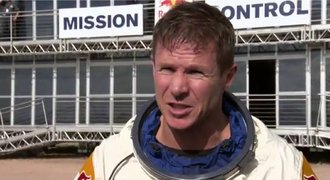 VIDEO: Skok z vesmíru se odkládá. Baumgartnera nepustí vítr