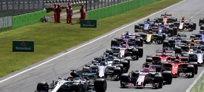 Lewis Hamilton na italském okruhu zářil a nechal za sebou všechny konkurenty