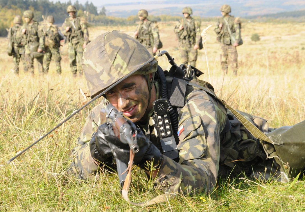 Kanoista Filip Dvořák ve vojenské uniformě.