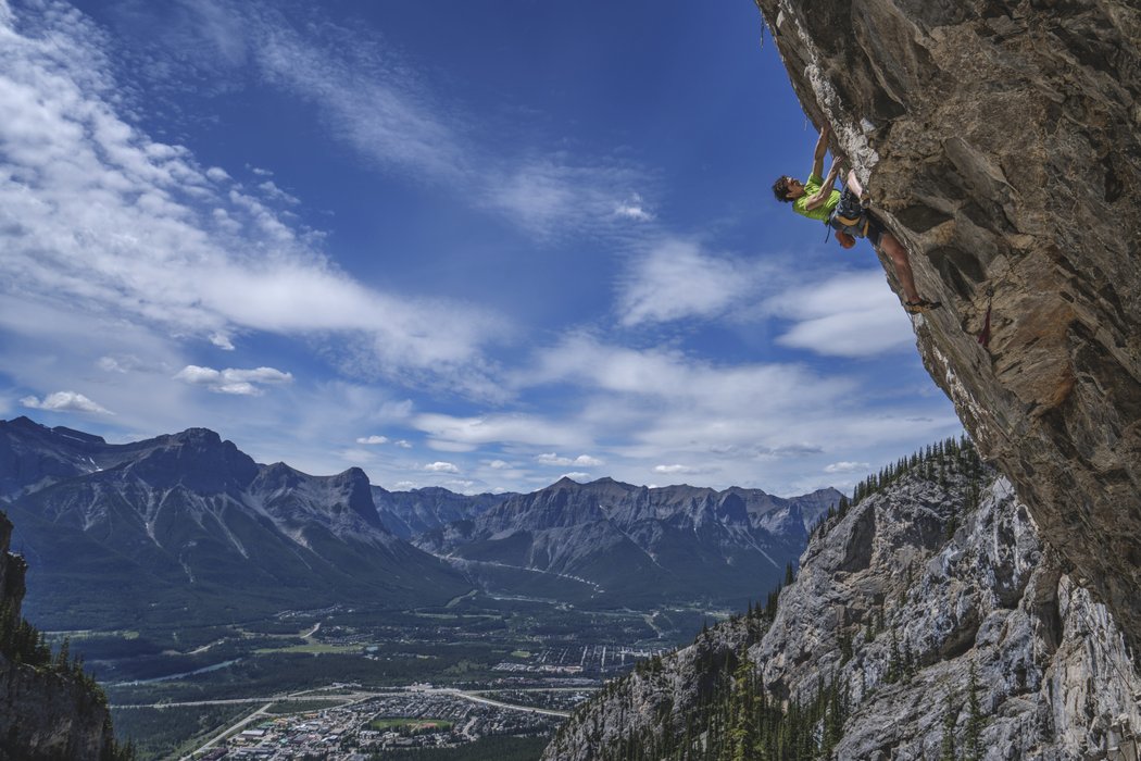Lezec Adam Ondra má při zdolávání skalních stěn nádherný výhled