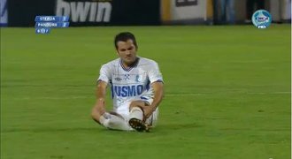 VIDEO: Dvojnásobná zlomenina nohy v rumunské lize. Tohle byl faul na kriminál!