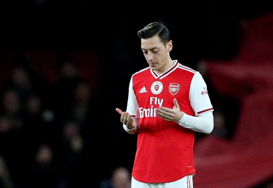 Mesut Özil by mohl opustit Arsenal