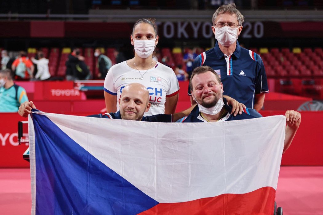 Stolní tenisté Jiří Suchánek a Petr Svatoš získali na paralympiádě bronzové medaile