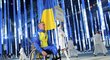 Ukrajinský vlajkonoš Michail Tkačenko na slavnostním zahání paralympijských her